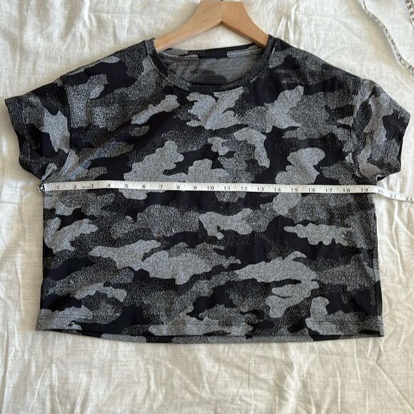 lululemon athletica Black and Gray Camouflage Crop Top - Picture 6 of 10
